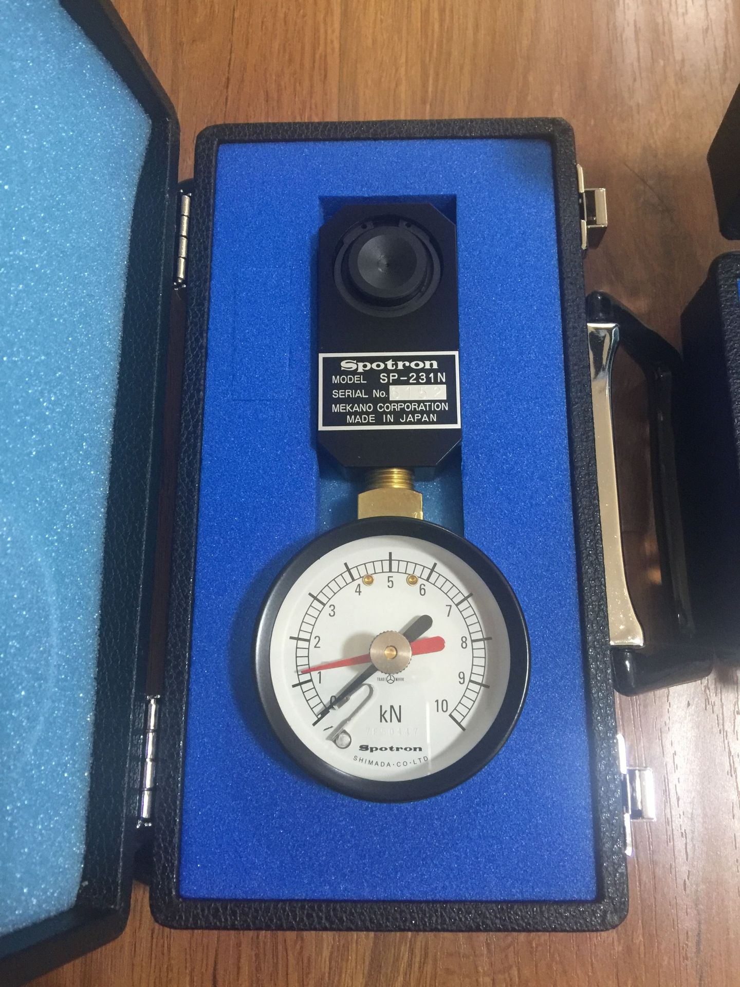 獅保龍日本SPOTRON數(shù)字壓力計(jì)F型SP-255-F200N